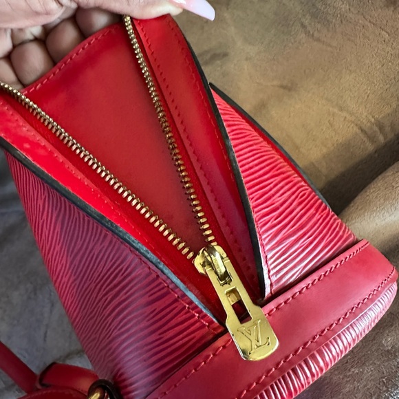 Red Epi Backpack gently used, no smells, no stains, sturdy straps. - Picture 4 of 9